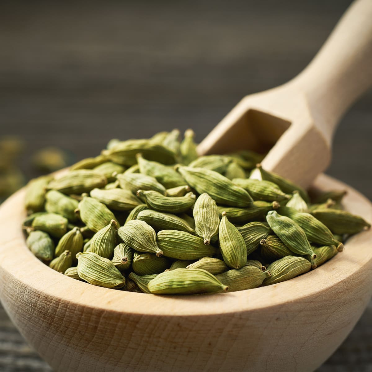 the spice cupboard green cardamom pods 2