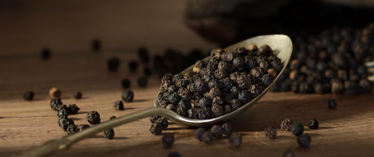 closeup shot spoon black pepper seeds table 181624 57747 (1)
